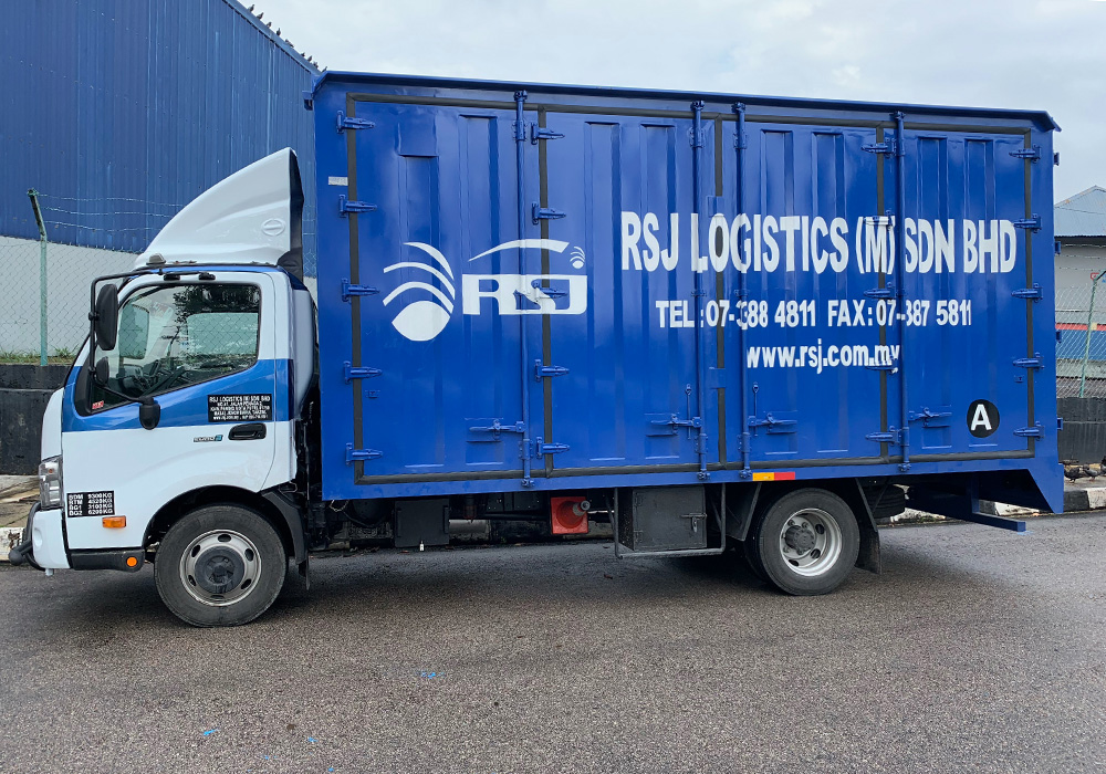 17 FEET BOX TRUCK